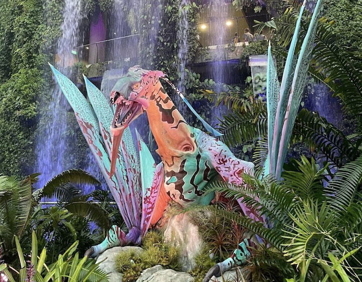 avatar gardens by the bay cloud forest display