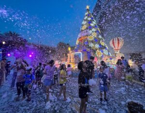 Snow in Singapore Kidztopia's X'Mas with a splash