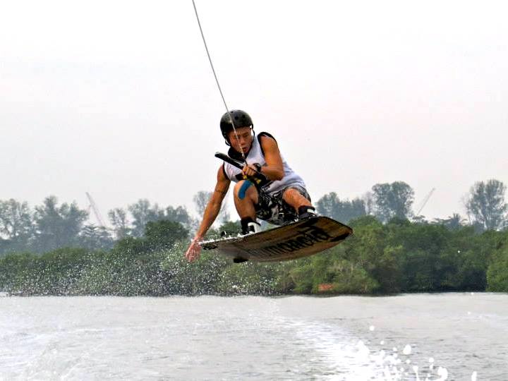 wakeboarding singapore wake pirates man wakeboarding