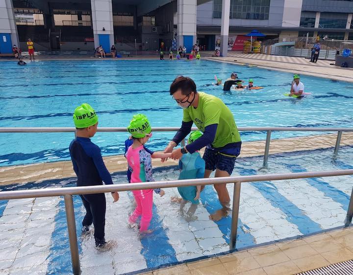 swimming lessons singapore isplash swim school