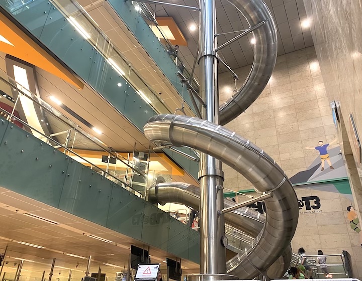 free kids activity in singapore T3 longest indoor slide