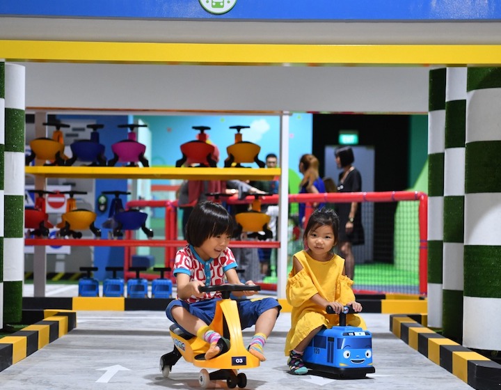 tayo station kids driving car