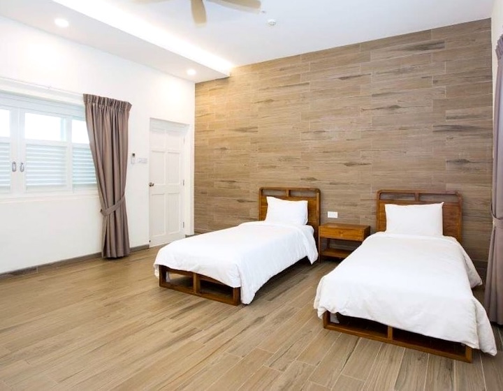 chalet singapore - civil service club II - bedroom