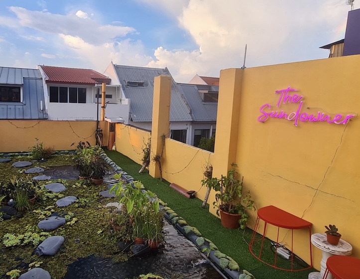 animal farm in singapore - urban roof garden Sundowner