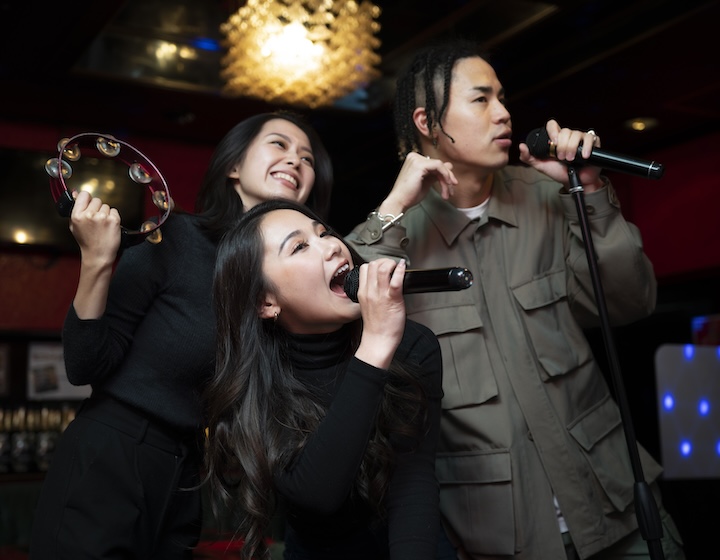 karaoke singapore ktv -friends singing