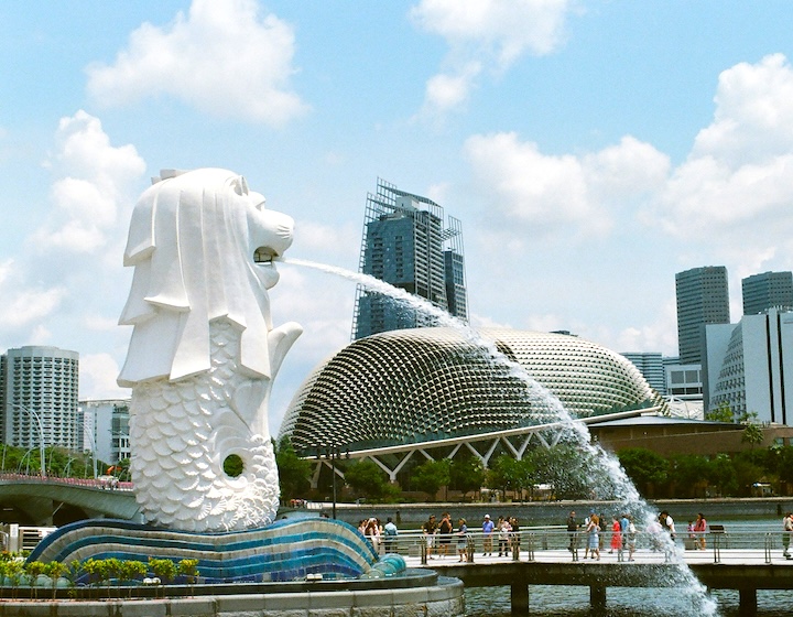merlion park singapore - merlion statue - esplanade