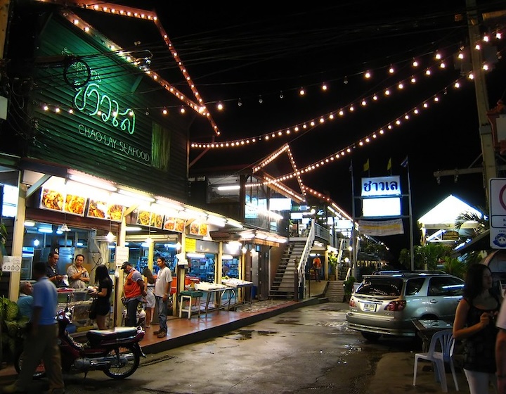 hua hin thailand guide - things to do in hua hin - chaolay seafood 