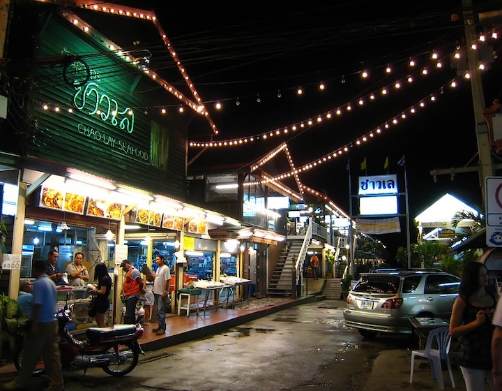 hua hin thailand guide - things to do in hua hin - chaolay seafood