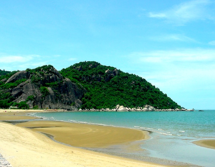 hua hin thailand guide - things to do in hua hin - hua hin beach