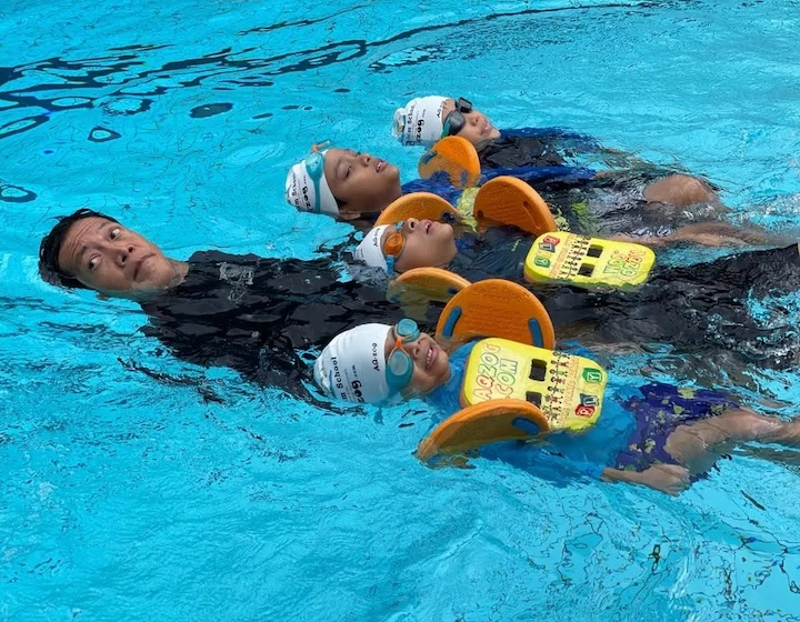 swimming lessons in singapore swim class for kids - aqzog swim school