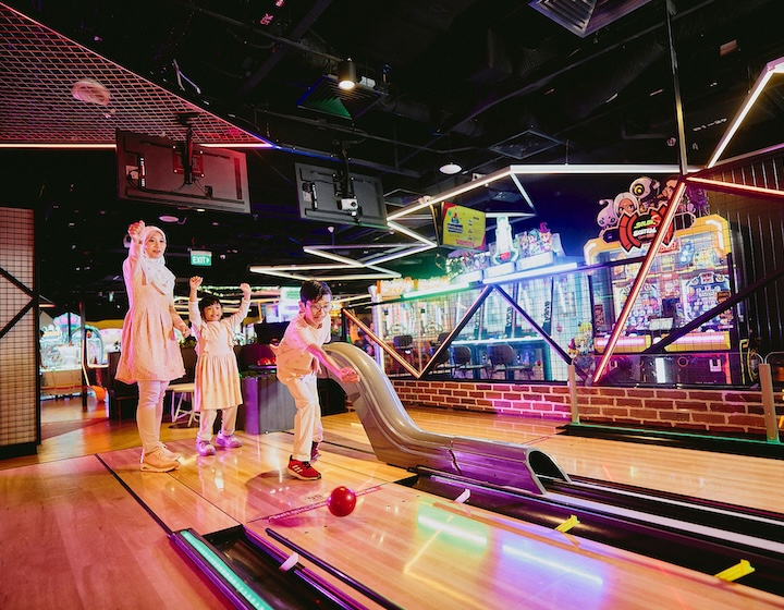 indoor activities in singapore - timezone bowling alley
