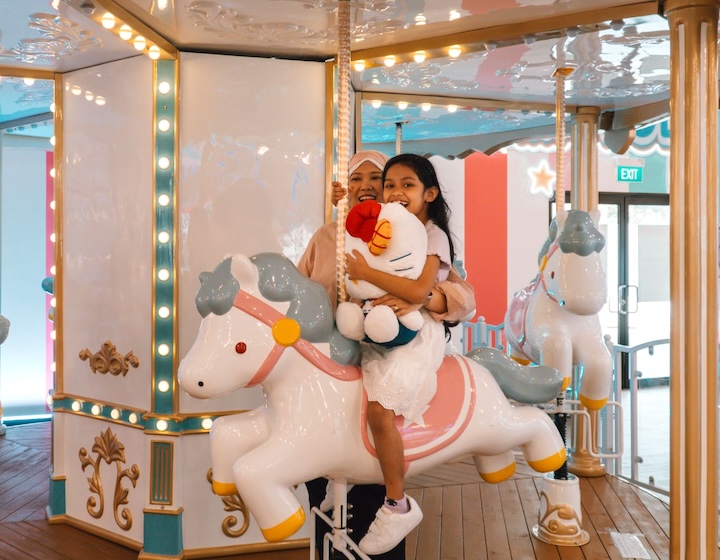 changi festive village 2024 - carnival ride