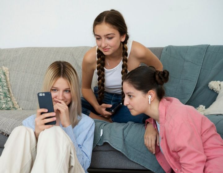 handphone usage teenagers