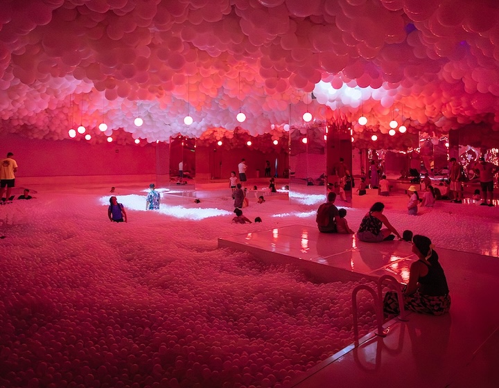 balloon museum singapore - pop air- pink balloons 