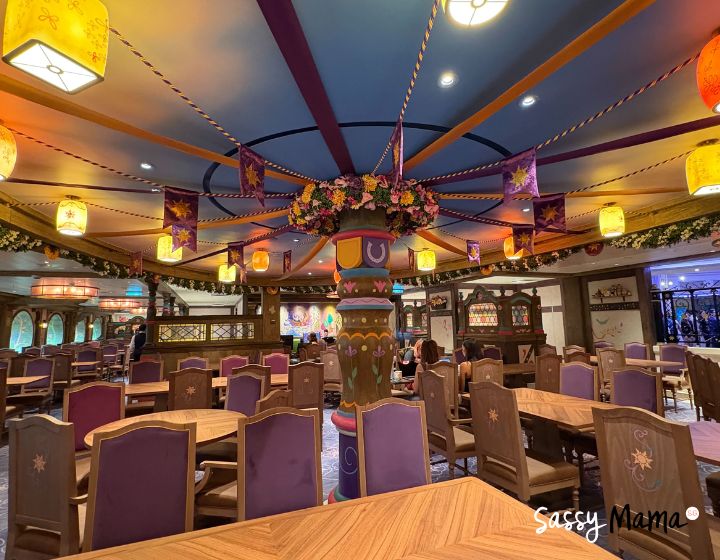 disney adventure cruise singapore - dining area