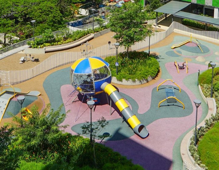 Free outdoor playgrounds in Singapore - woodleigh village hot air balloon playground
