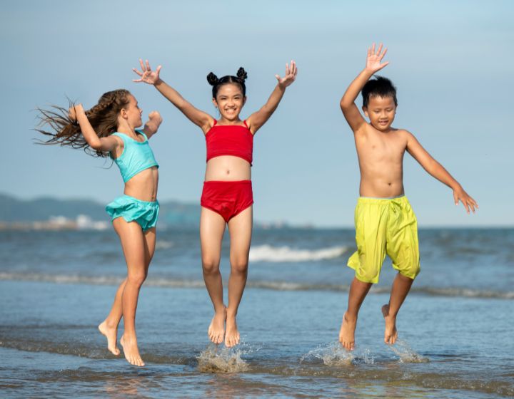 kids swimsuits in singapore - kids swimwear in singapore - Freepik