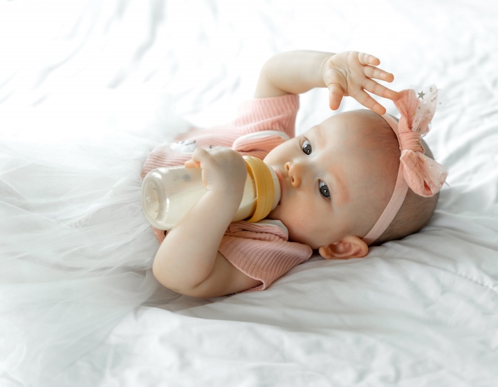 newborn milk intake how much milk does baby need