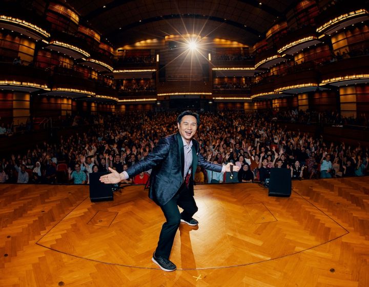 Theatre shows singapore - live musicals singapore - comedy shows in singapore - douglas lim