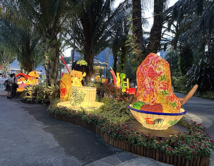 Mid-Autumn Light Up at Gardens by the Bay lantern photos