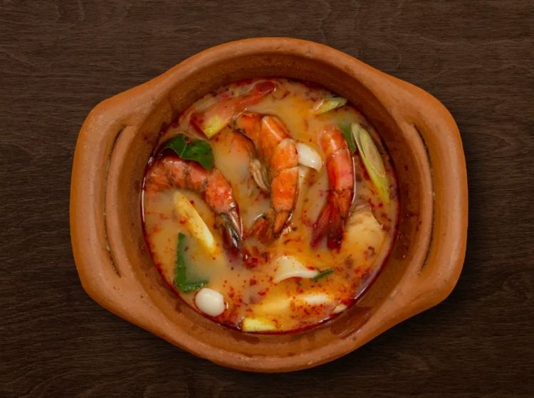 supper spots in singapore - nana original thai food late night tom yum