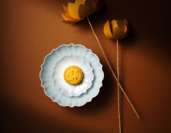 best mooncakes singapore - the peninsula mooncakes
