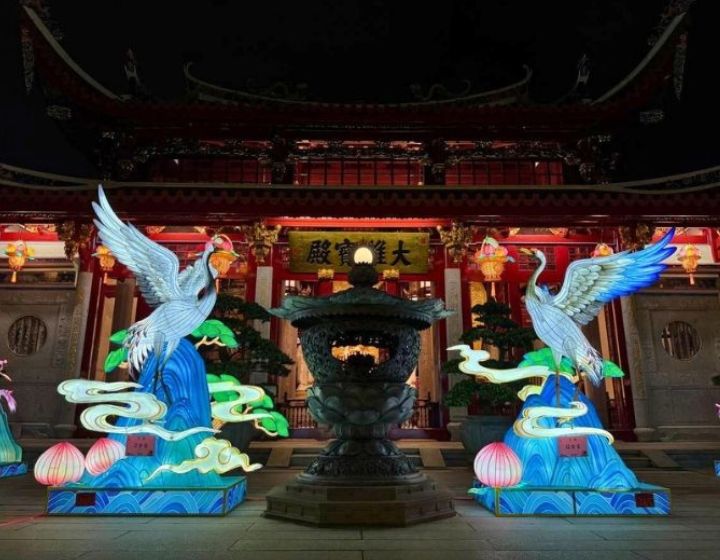 mid autumn festival events singapore - lian shan shuang lin monastery lanterns