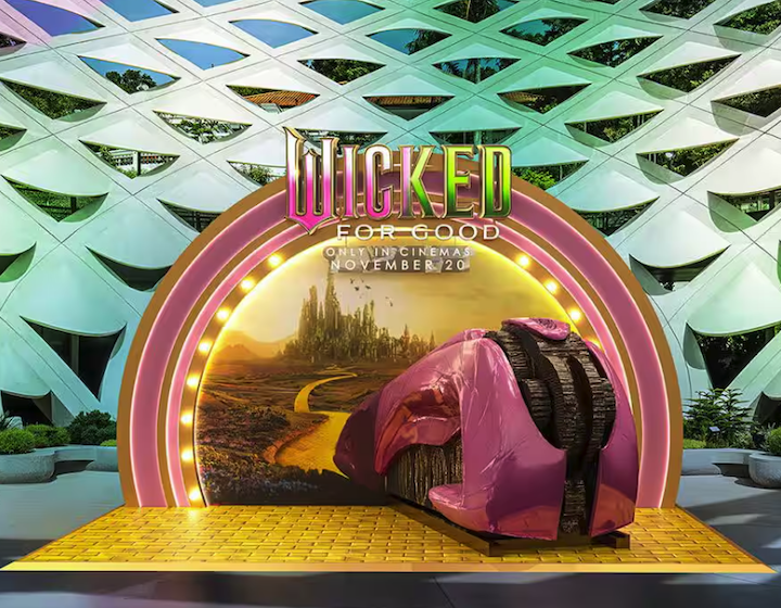 mall shows singapore - meet and greet singapore - wicked - sentosa - universal studios singapore