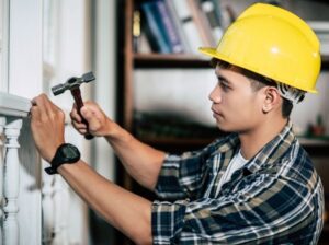 handyman in singapore - freepik -carpentry - hammering