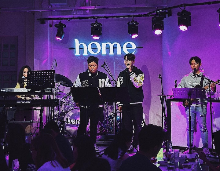 live band singapore - live music bar singapore - clarke quay bar - home dusk