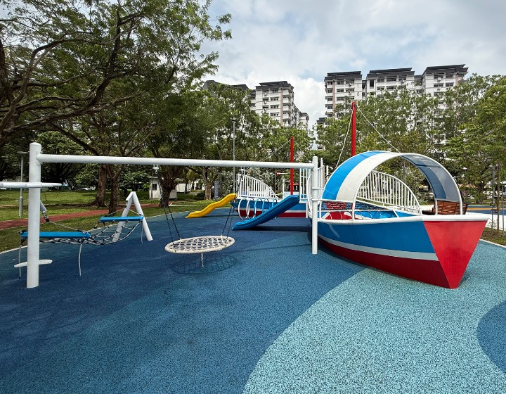 best free outdoor playgrounds in singapore - park aquaria pasir ris boat