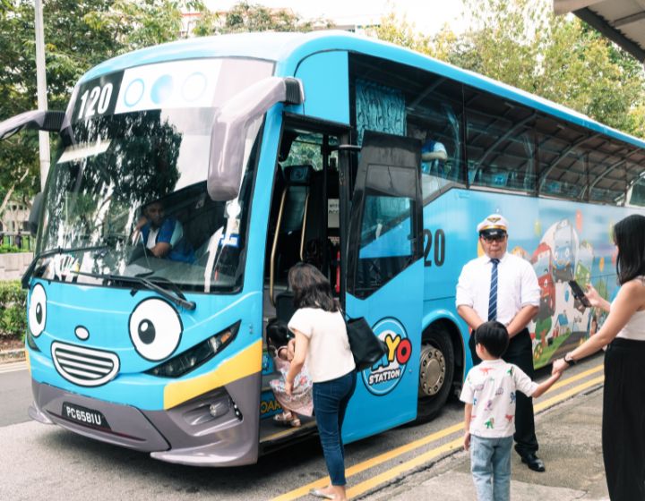 things to do this weekend in singapore with kids - hop on tayo bus