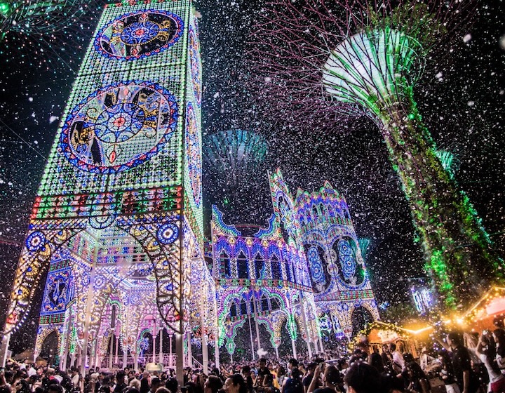 snow in singapore - gardens by the bay - christmas wonderland