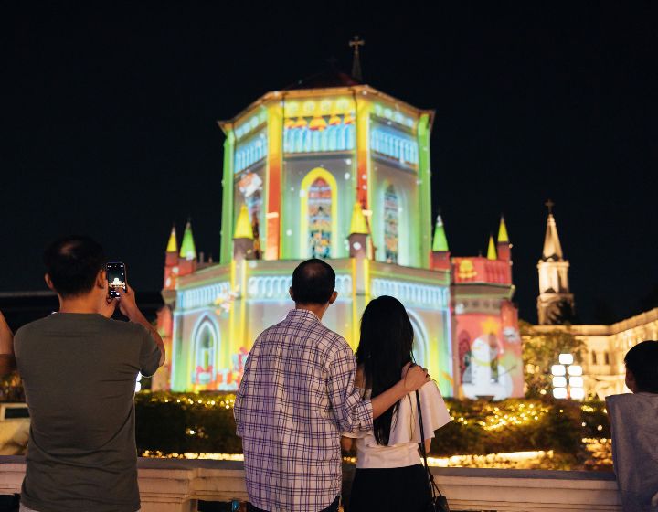christmas events in singapore - chijmes christmas lights
