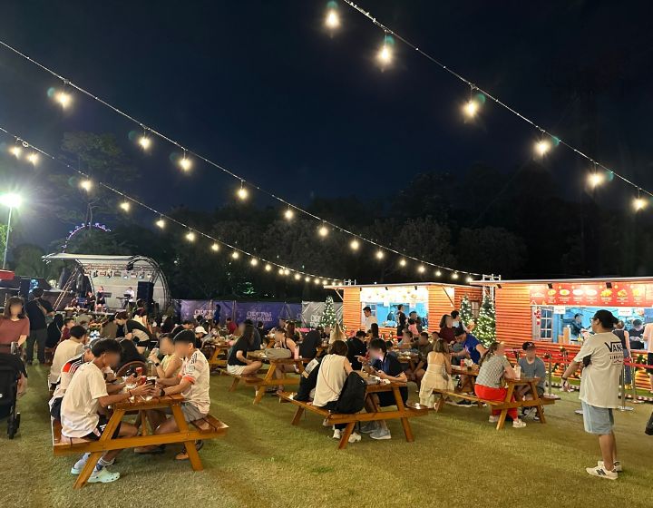 christmas wonderland singapore - festive village food