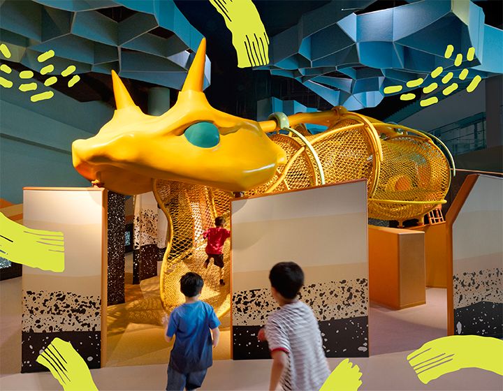 curiosity cove at mandai wildlife reserve - giant snake 