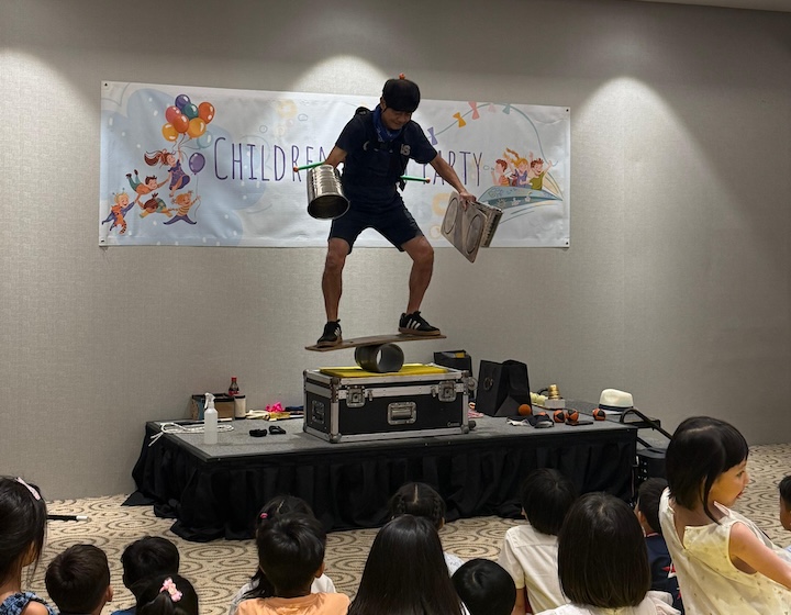 h the juggler - juggler H - singapore juggler