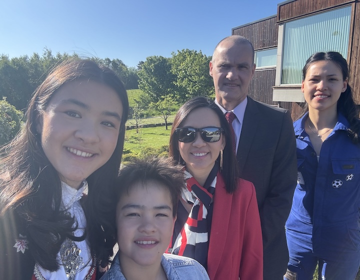 overseas mama - serene tan - norway