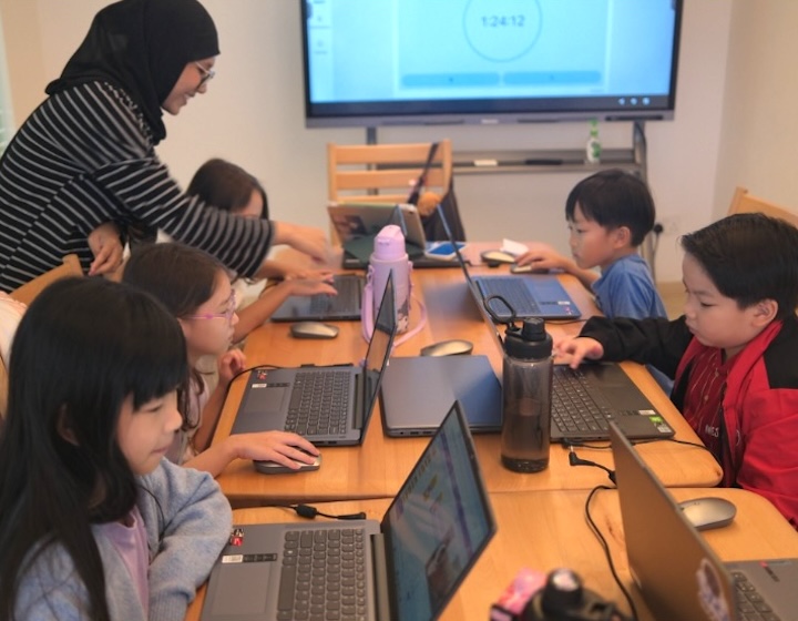 coding classes for kids - lyza education