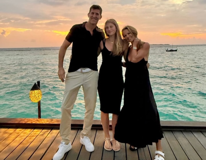 natalie dau family beach