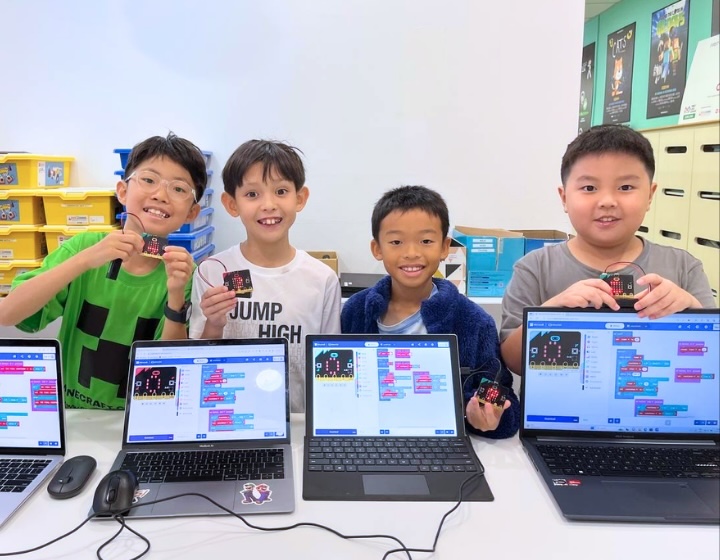 holiday camp singapore - empire ai