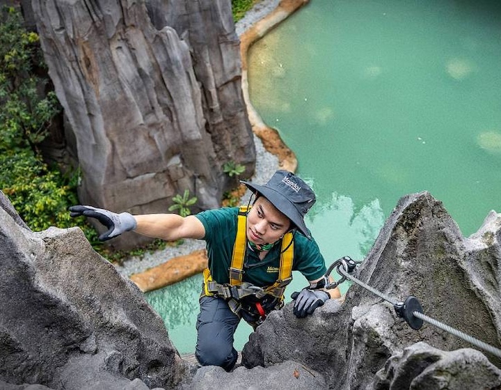 obstacle course singapore - wild apex adventure - rainforest wild asia WEST