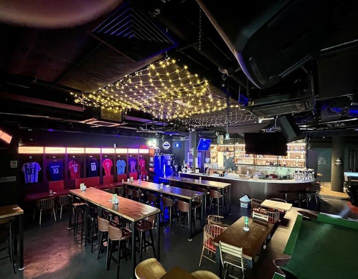 sports bars in singapore - bar soccer kallang wave mall live football