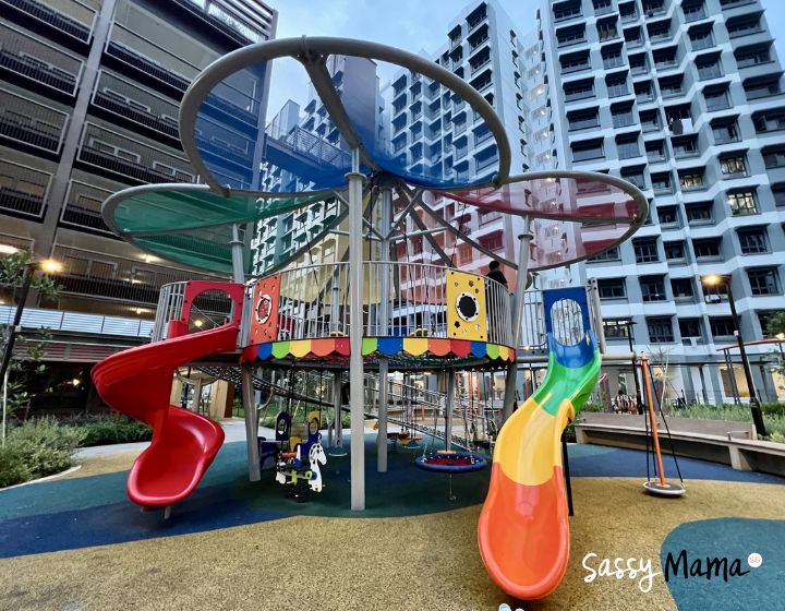 best outdoor playgrounds in singapore - yishun beacon carousel